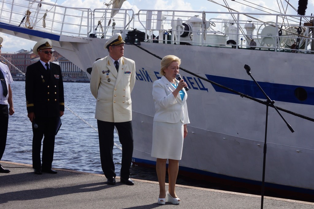 Joly sailor санкт петербург. КЮМ Адмиралтеец. Парусник Юный Балтиец. Шхуна Балтиец. Судно Юный Балтиец.