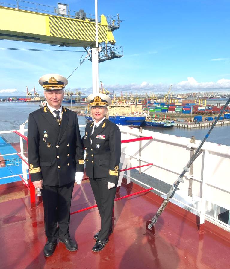Руководство ГУМРФ встретило судно транспортной группы FESCO Sankt-Peterburg
