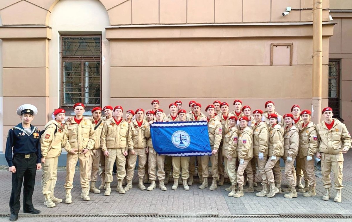 Юнармейцы Колледжа ГУМРФ приняли участие в Параде Победы на Дворцовой площади Санкт-Петербурга